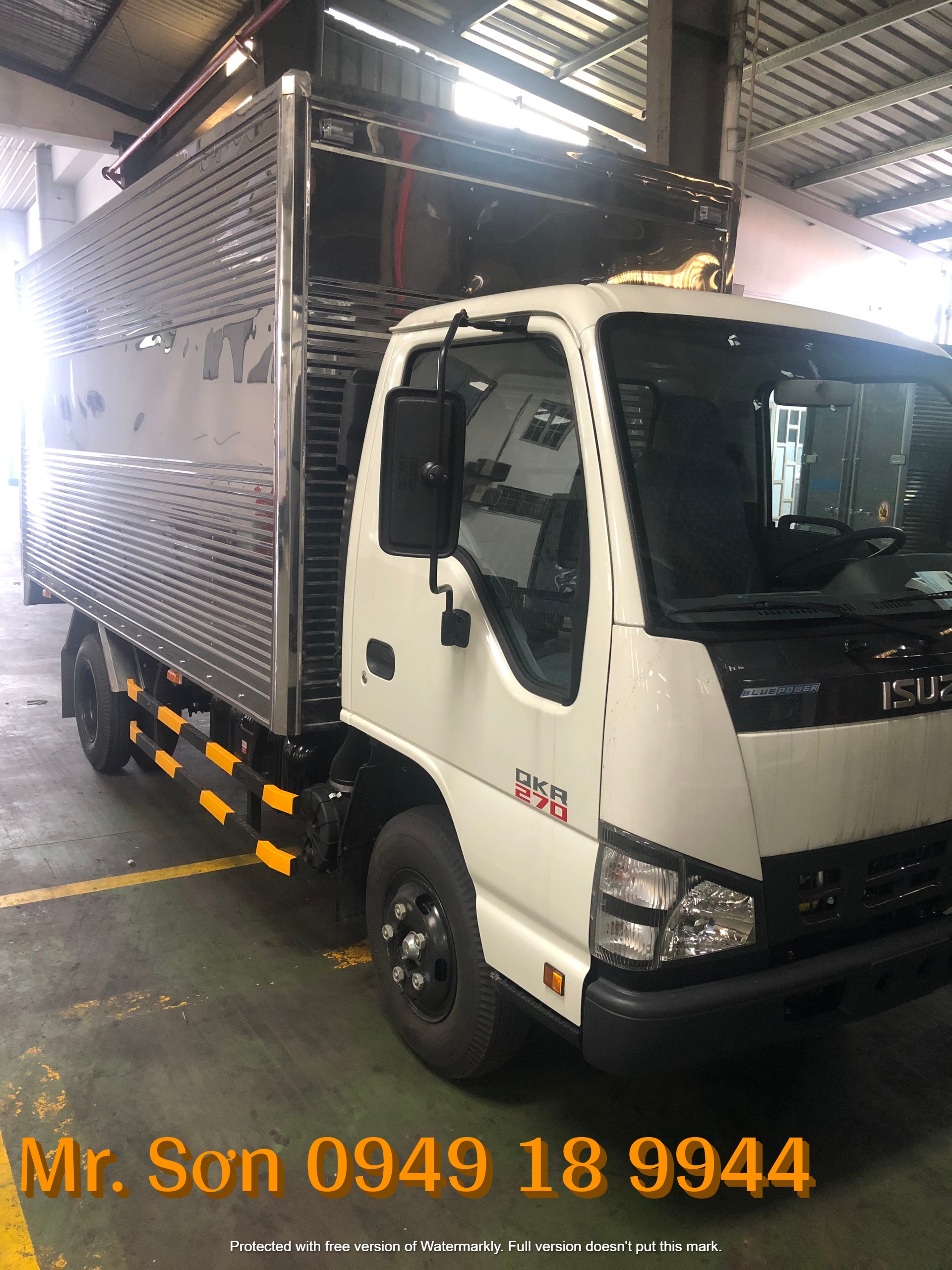 ISUZU-khuyen-mai-khung-trong-thang-09-dong-xe-tai-nho-QKR