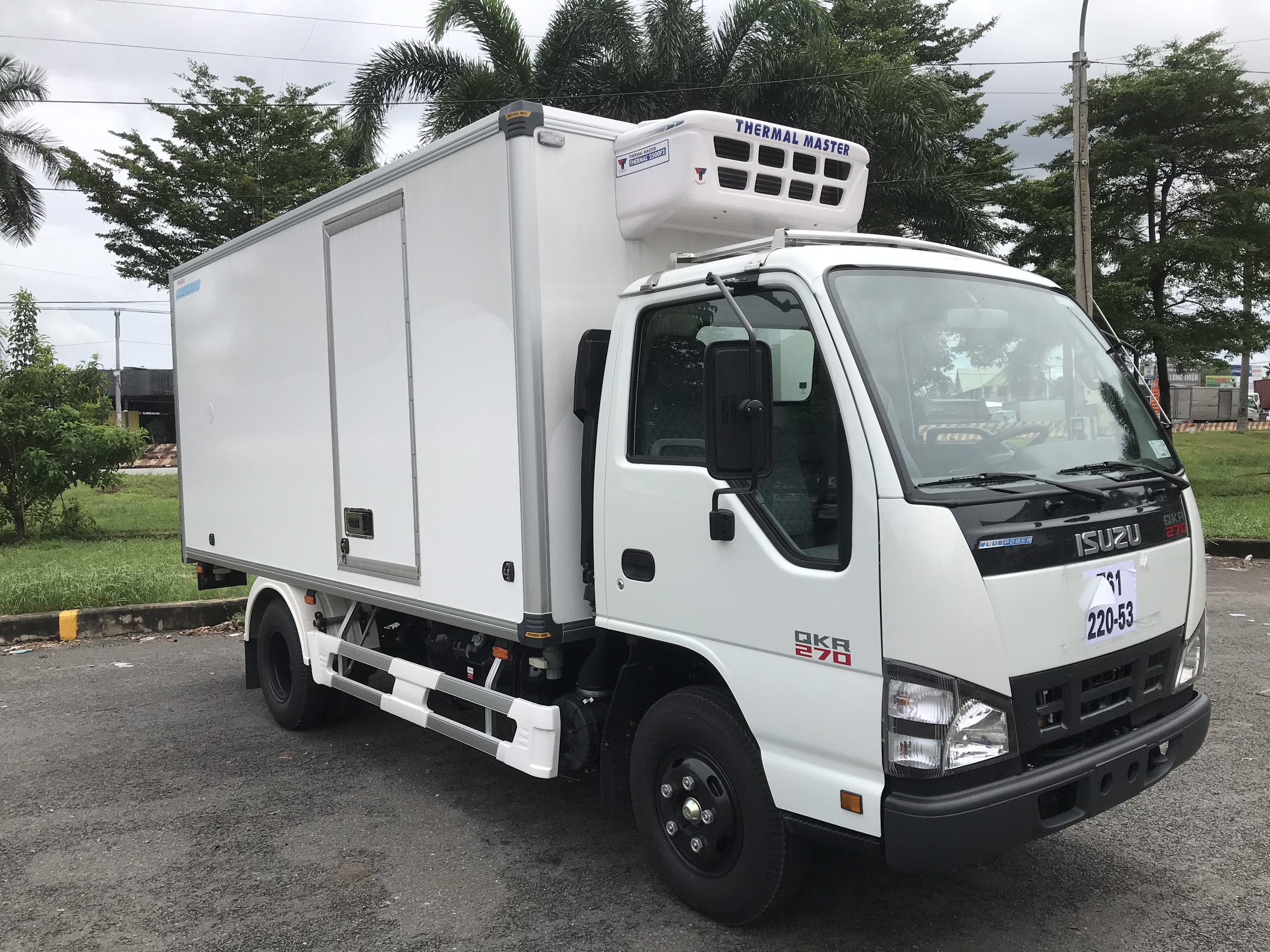 Xe-isuzu-dong-lanh-1-9-tan-thung-nha-may-Isuzu